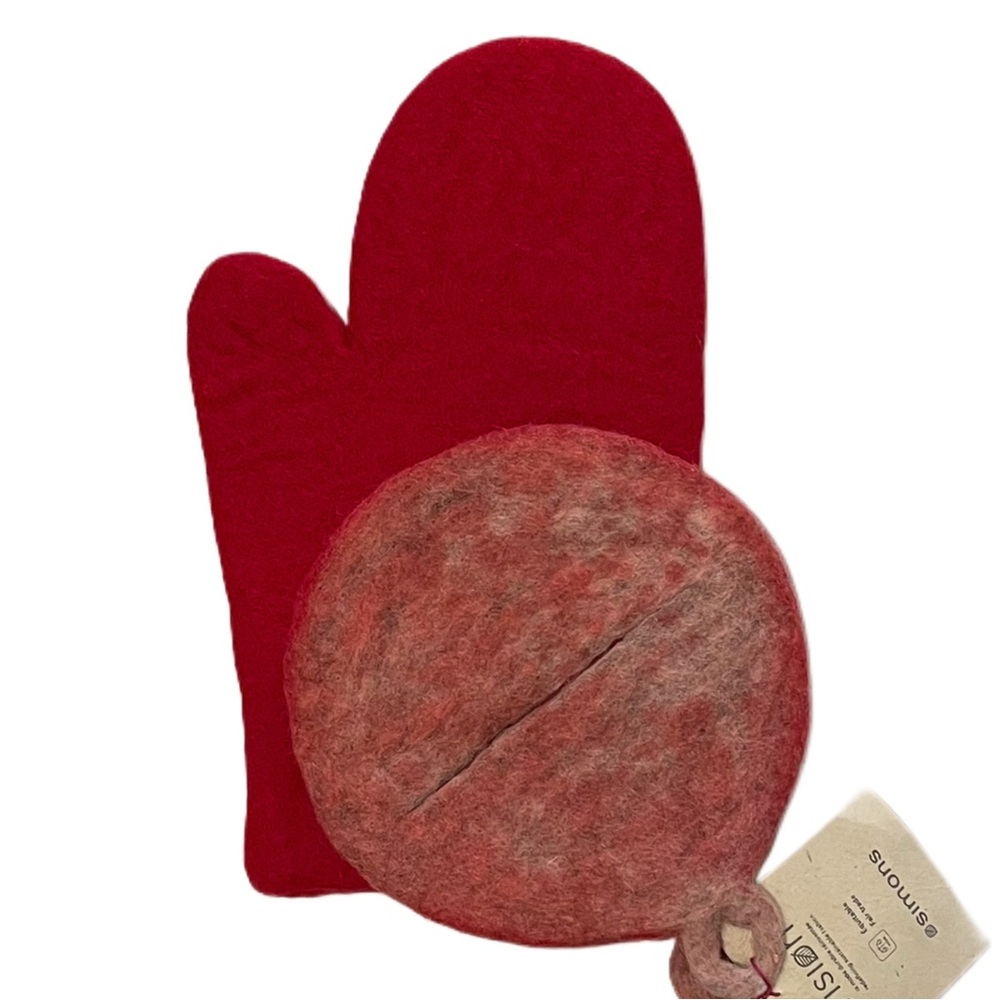 NWT Simons Red Wool Oven Mitt Set